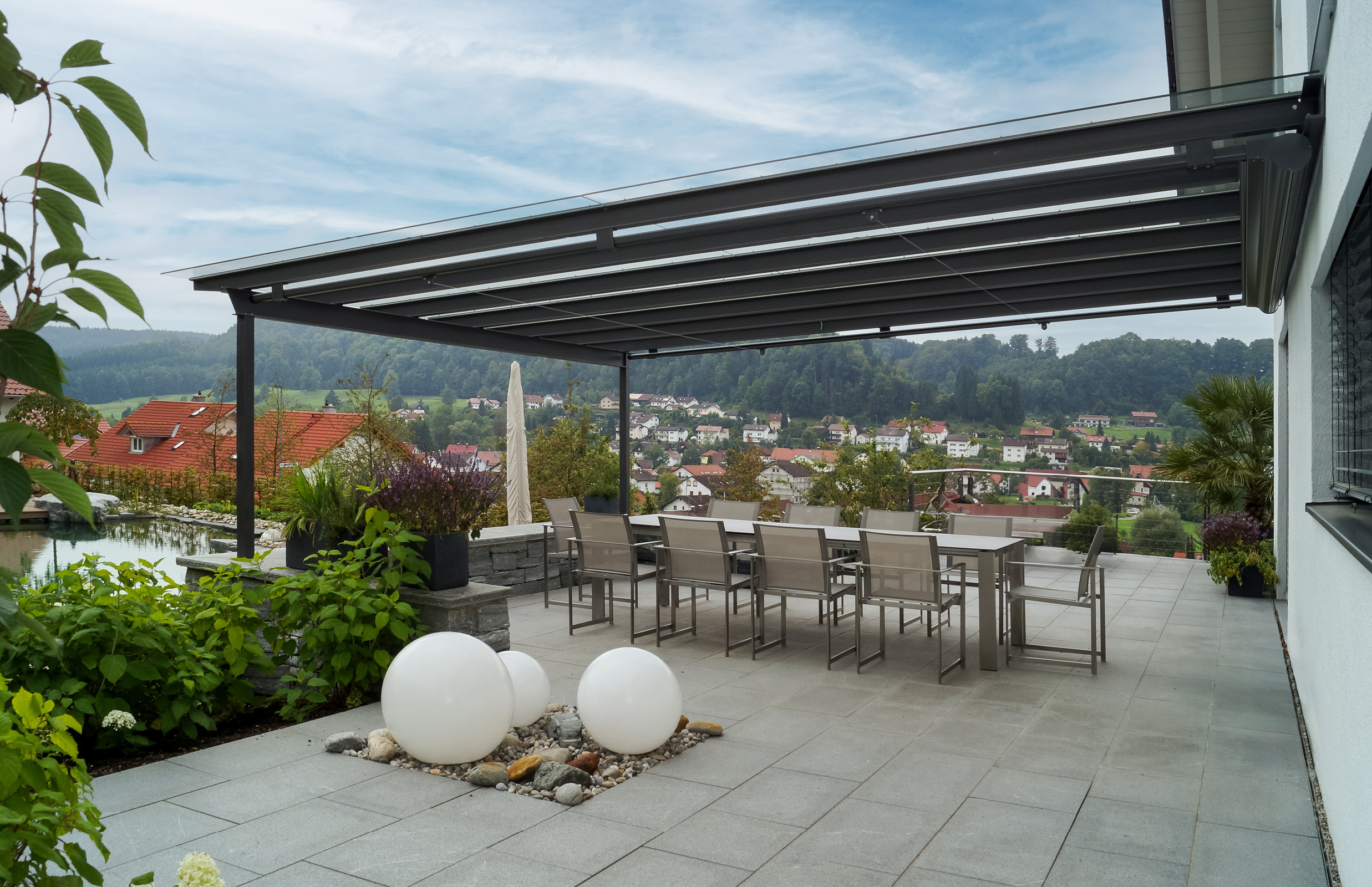 Große Pergola mit Glasdach