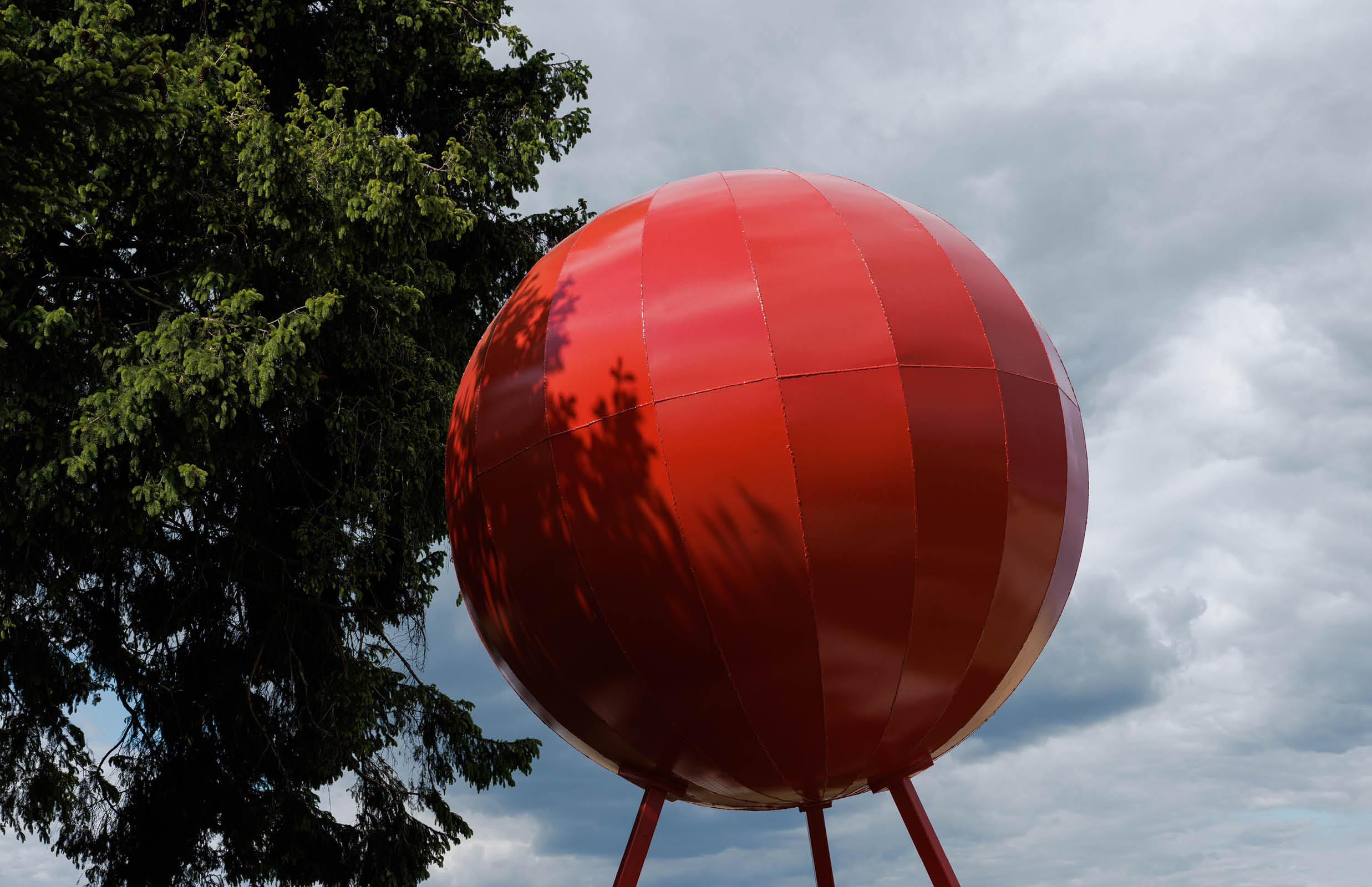 Roter Satellit